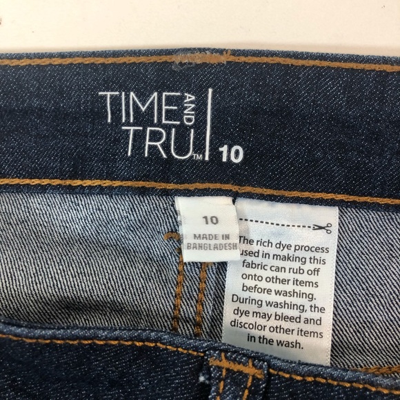 Time & Tru NWT Women’s bluejeans 10 - Picture 3 of 4